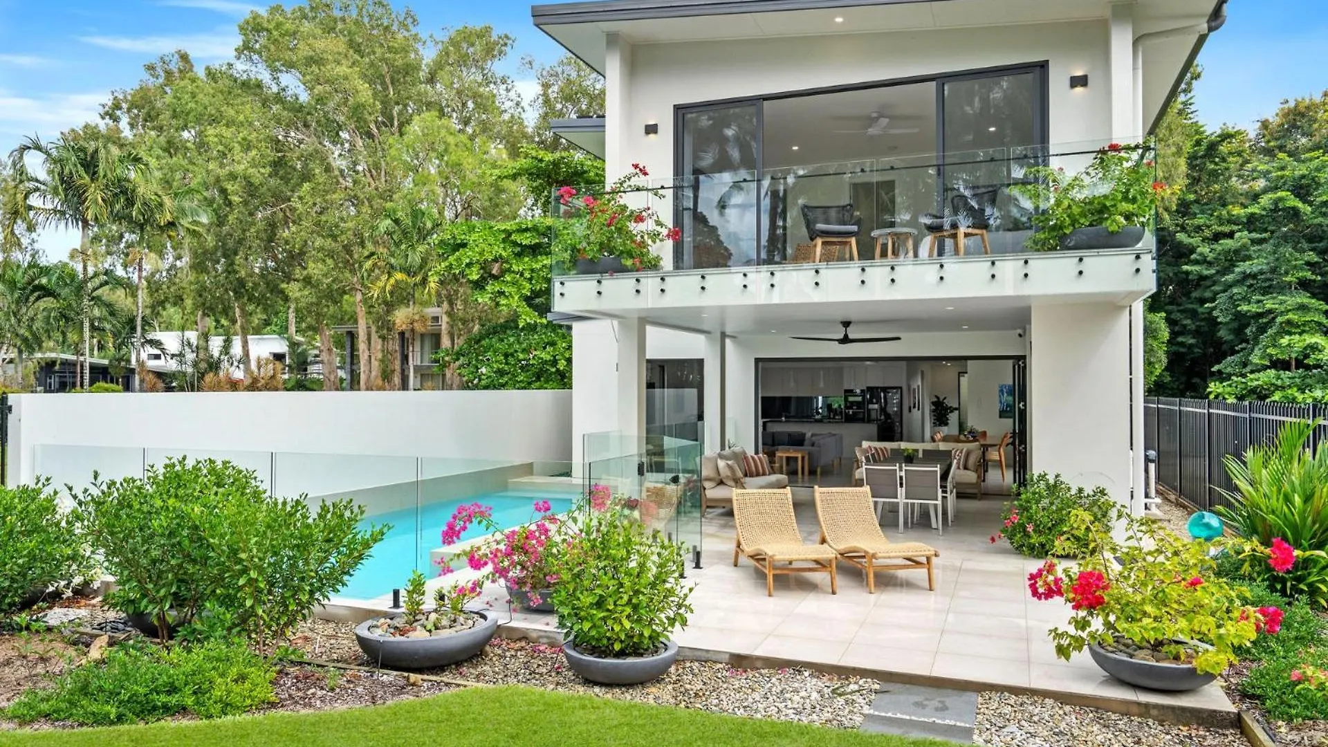 Belle Escapes Beach Manor Palm Cove Ferienhaus