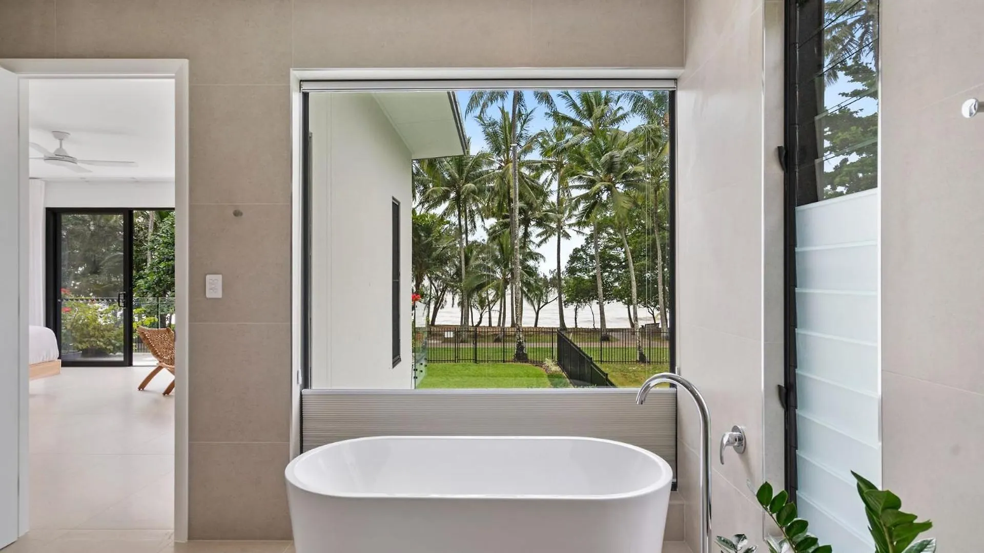 Belle Escapes Beach Manor Palm Cove Ferienhaus