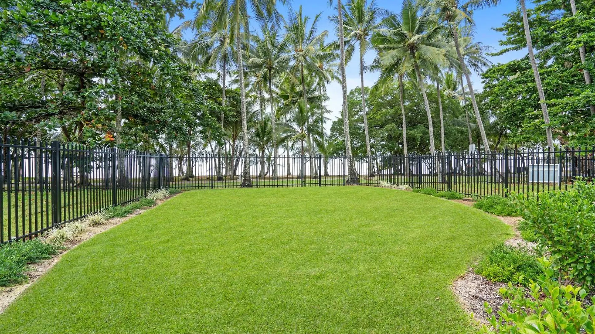 Ferienhaus Belle Escapes Beach Manor Palm Cove Australien