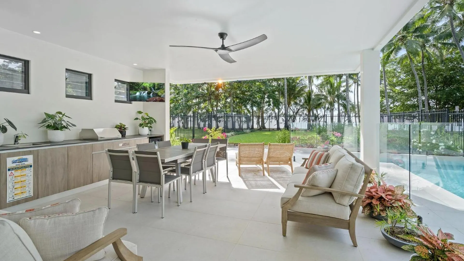 Belle Escapes Beach Manor Palm Cove 0*,