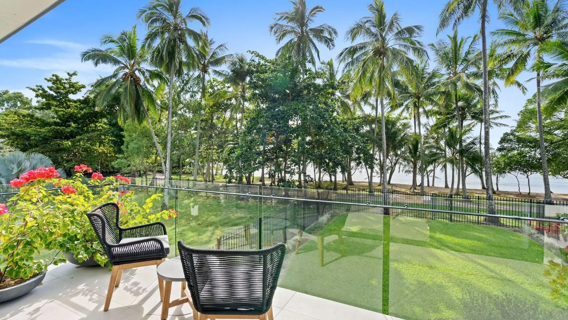 Belle Escapes Beach Manor Palm Cove Ferienhaus